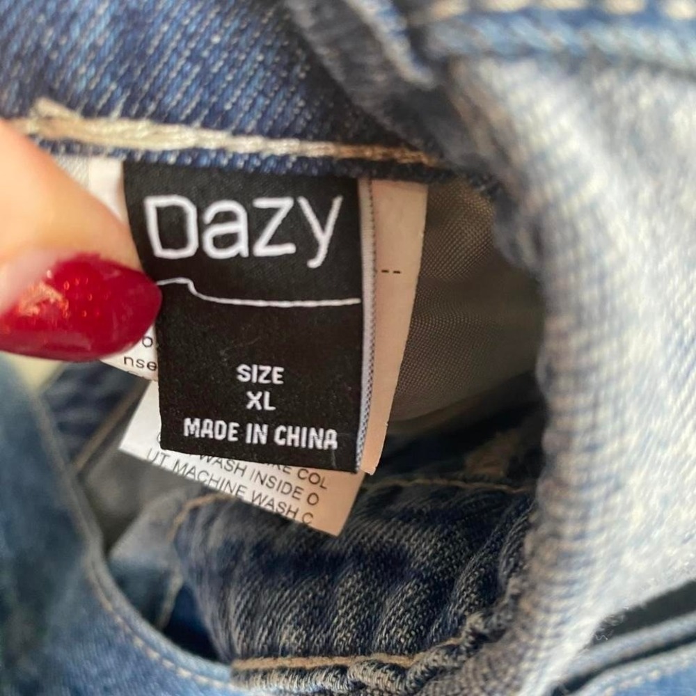 Dazy Denim Overalls - New with Tag, Light Blue Wash, Adjustable Straps XL - Picture 4 of 6